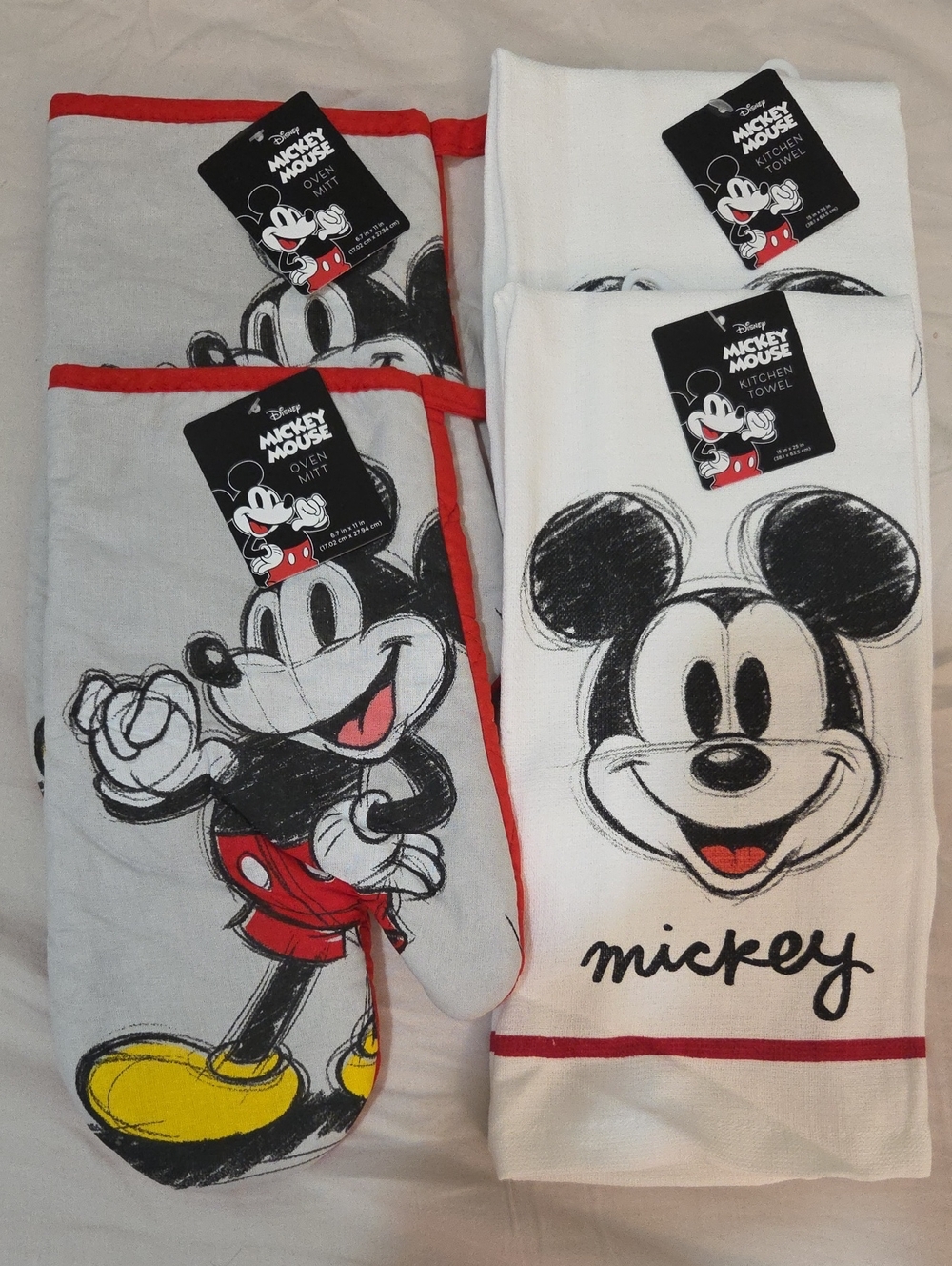Disney NWT 4 Piece Mickey Mouse Oven Mitt & Towel Set - Original Art